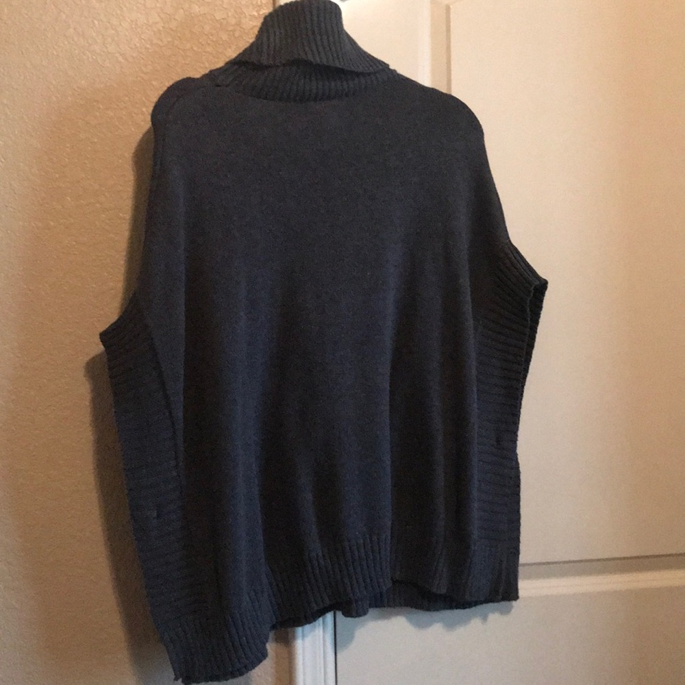 Poncho - Picture 2 of 2
